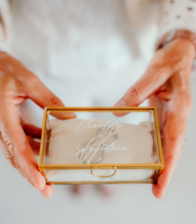 Boîte à alliances personnalisable en verre et laiton