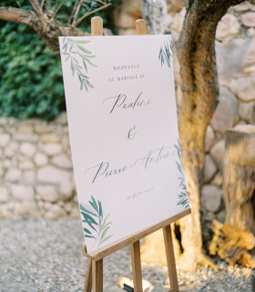 Panneau de bienvenue mariage blanc mat avec illustration de feuilles d’olivier